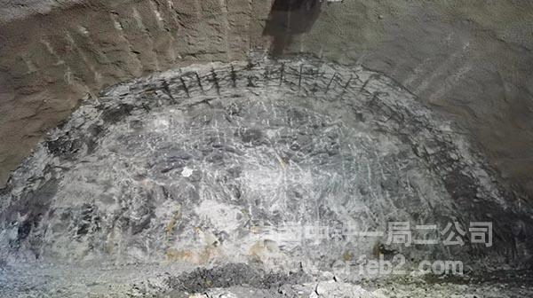 光面爆破效果 光面爆破效果