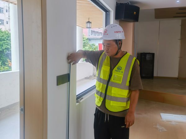 工作中的王哲博2